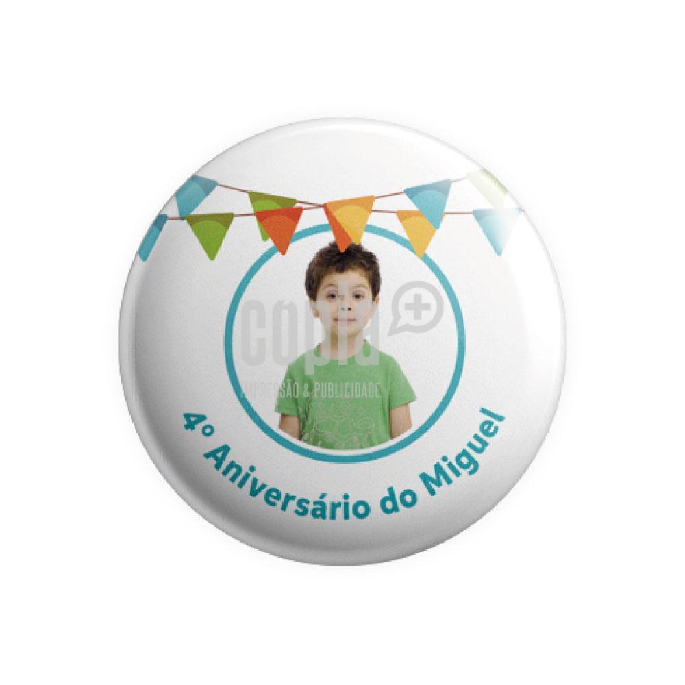 crachá aniversário modelo 6